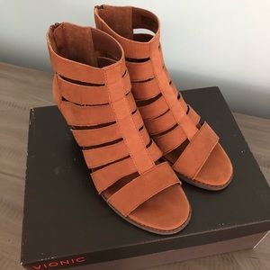 Vionic Aloft Harlow - New Condition/Never Worn Out